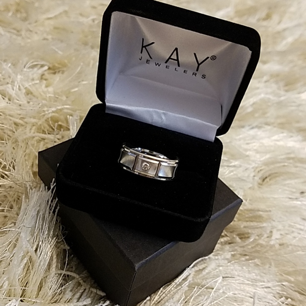 Men's Wedding Band - Picture 2 of 3